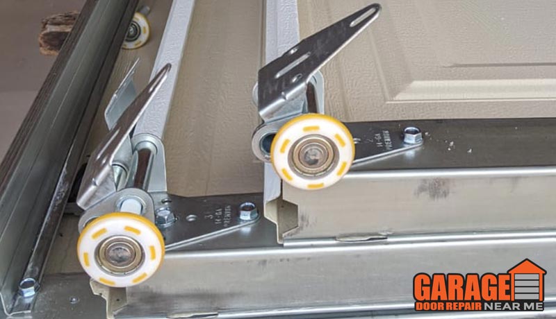 garage door roller hinge replacement